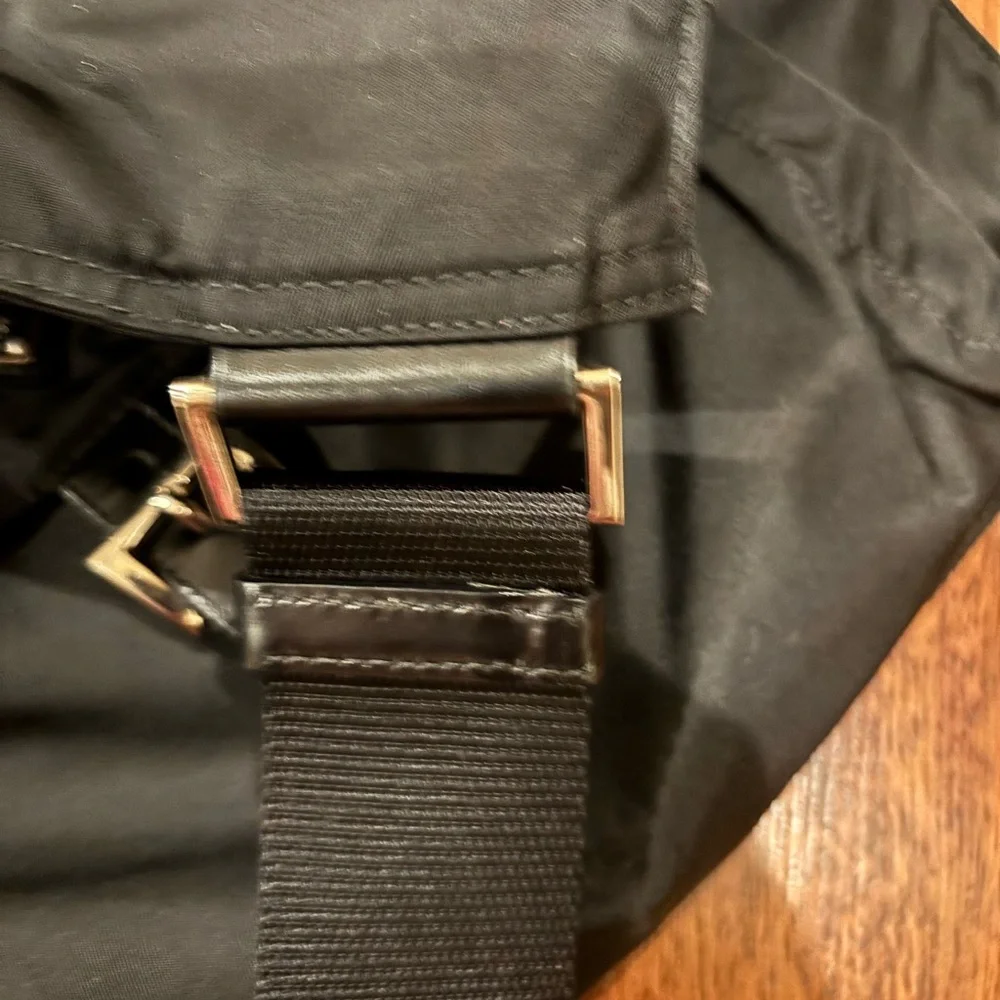 Prada Black Messenger Bag Sleek Minimalist Design - Picture 4 of 9